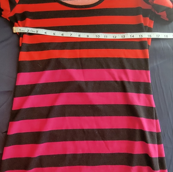 Lady's dress...id#024 - Picture 6 of 6